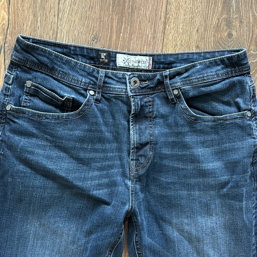 Men’s DepartWest jeans size 34L
DRIFTER